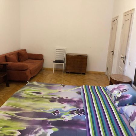 Guest Rooms Lviv Exterior photo