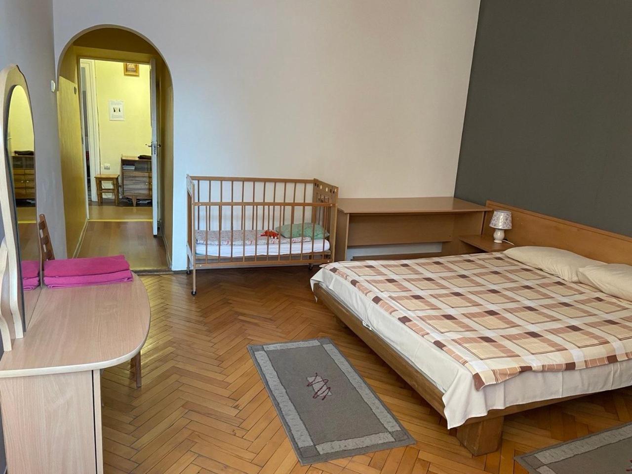Guest Rooms Lviv Exterior photo